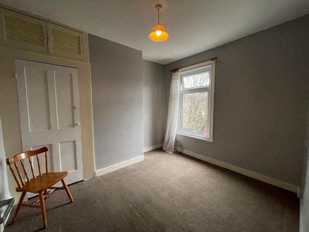 Lot: 31 - THREE-BEDROOM TERRACED HOUSE - Bedroom two with built in storage